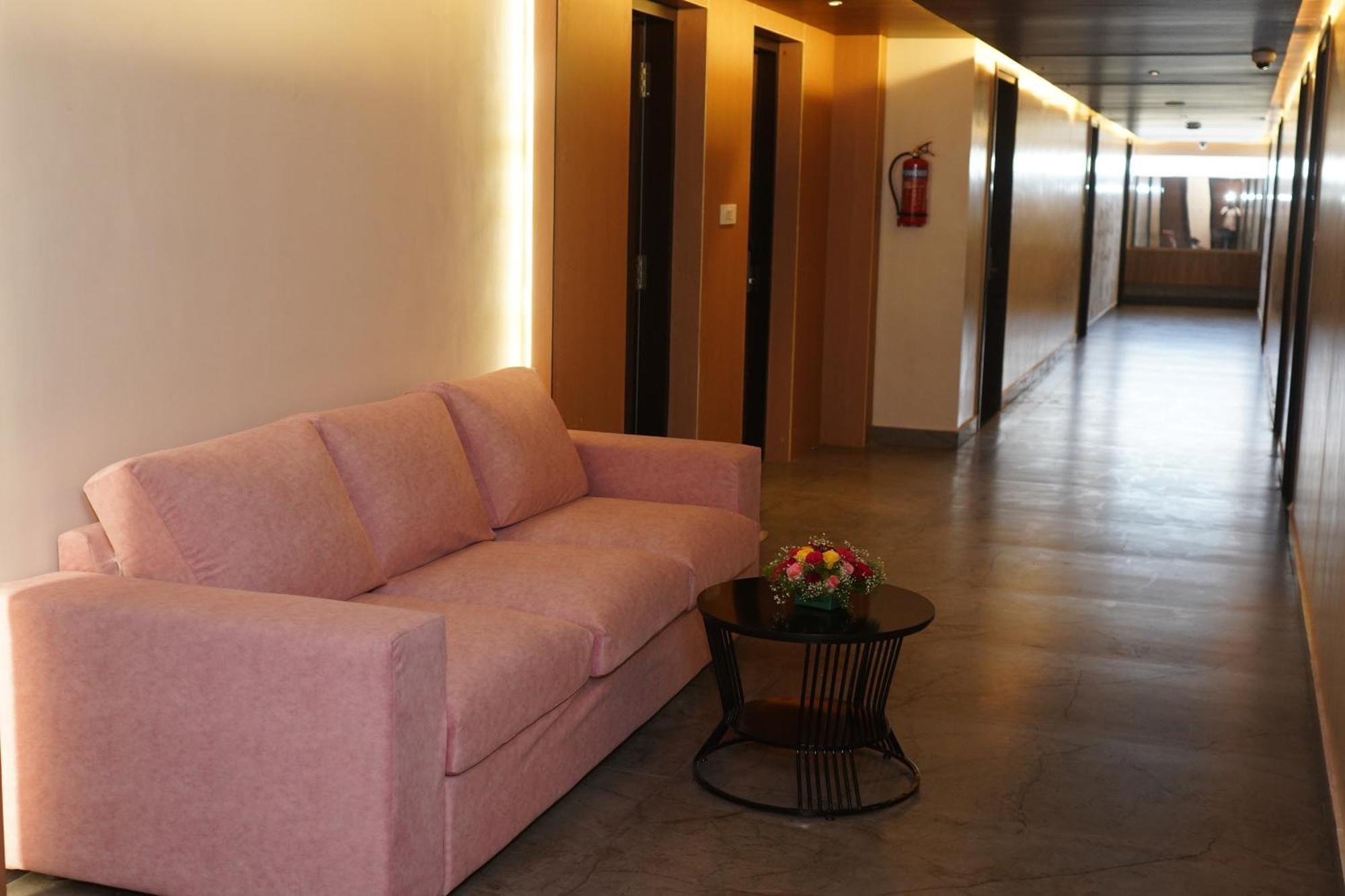 Vantara Suites Vellore Εξωτερικό φωτογραφία